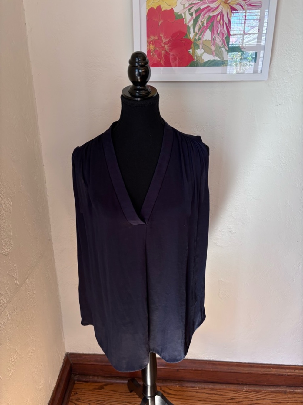 Vince navy silk/silk blend sleeveless blouse size M